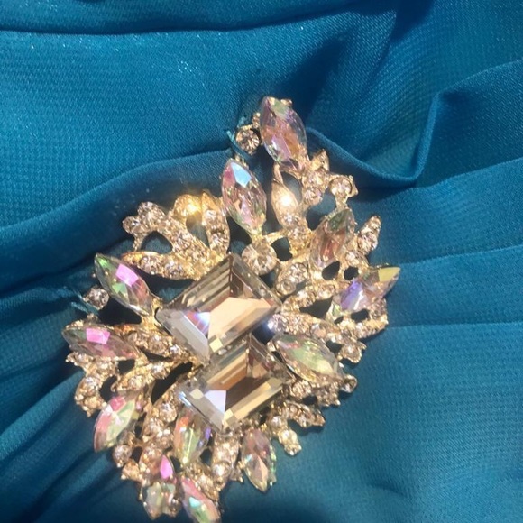 Dresses - Picture 5 of 16